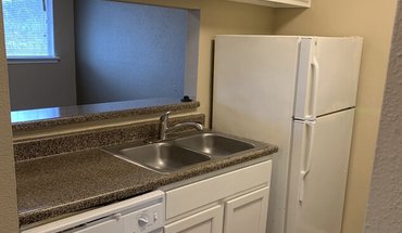 1607 W South St Apartment for rent in Alvin, TX