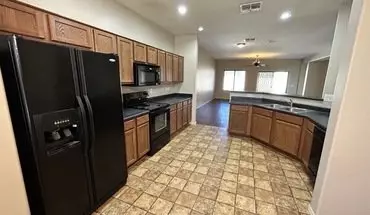 4 of 25 10730 W Jefferson St House for rent in Avondale, AZ