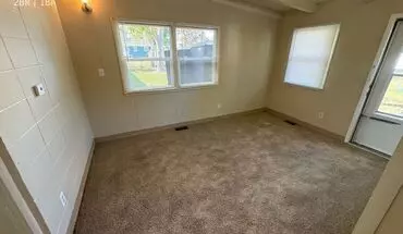 3 of 10 304 8Th Ave House for rent in Hiawatha, IA