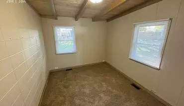 5 of 10 304 8Th Ave House for rent in Hiawatha, IA