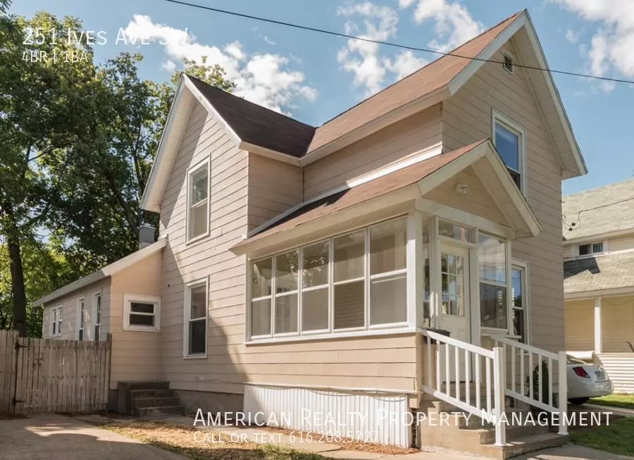 251 Ives Ave House for rent in Grand Rapids, MI