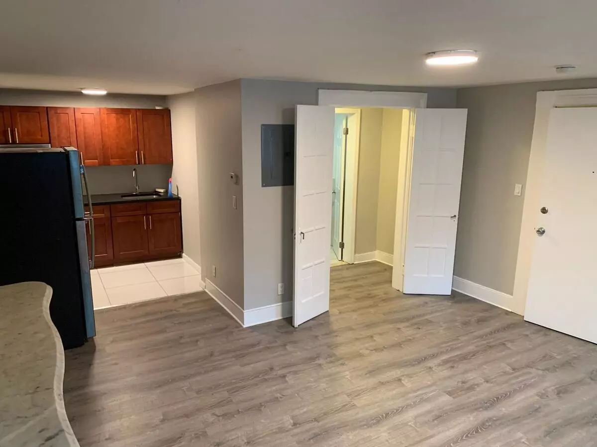 2 of 3 81 Ten Broeck St Apartment for rent in Albany, NY