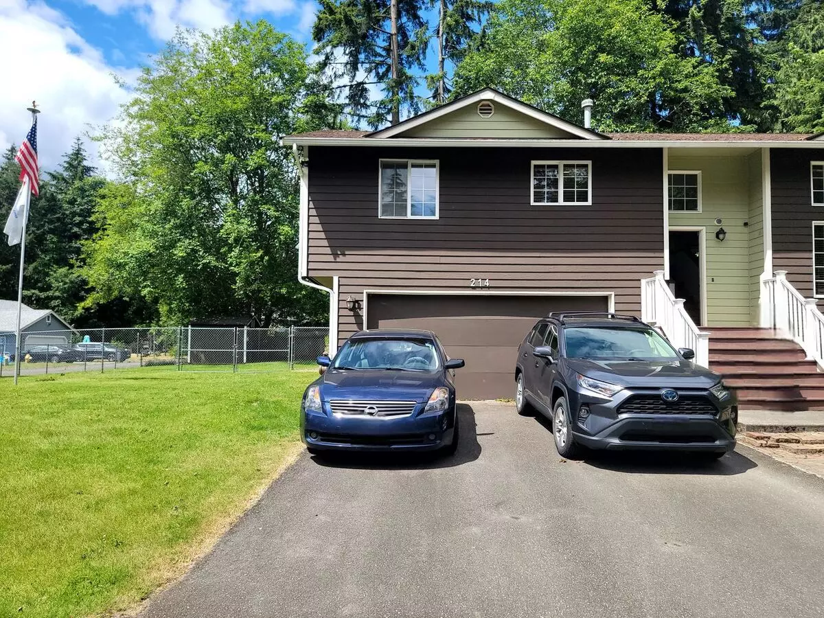 Sunny And Bright 3 Bed On A Large Fully Fenced Corner Lot! House for rent in Port Orchard, WA