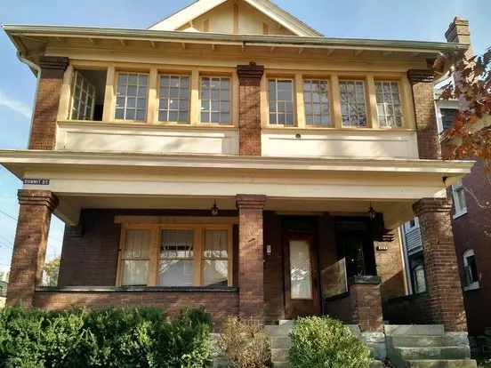Awesome House For Your Large Group - Huge House With 3 Floors - 3 Kitchens, 3 Bathrooms, Awesome Indoor & Outdoor Space. Great For Osu Game Days! Apartment for rent in Columbus, OH