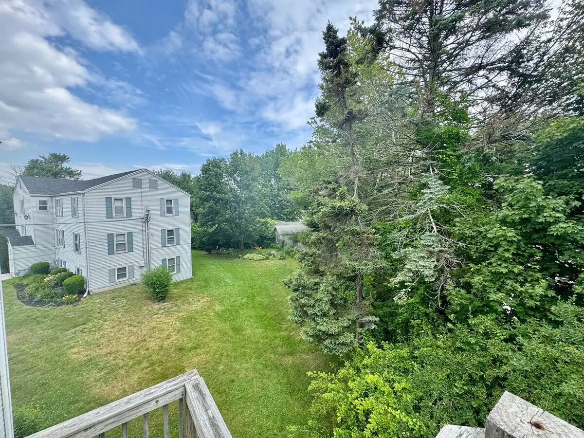 South Portland 2bd/1ba With Off Street Parking Included!! Available Now!! Apartment for rent in South Portland, ME