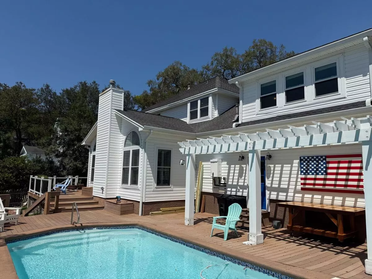 Bluewater Bay At Its Finest!! Spacious 4br Home W/ Pool!! Pool & Lawn Service Included!! House for rent in Niceville, FL