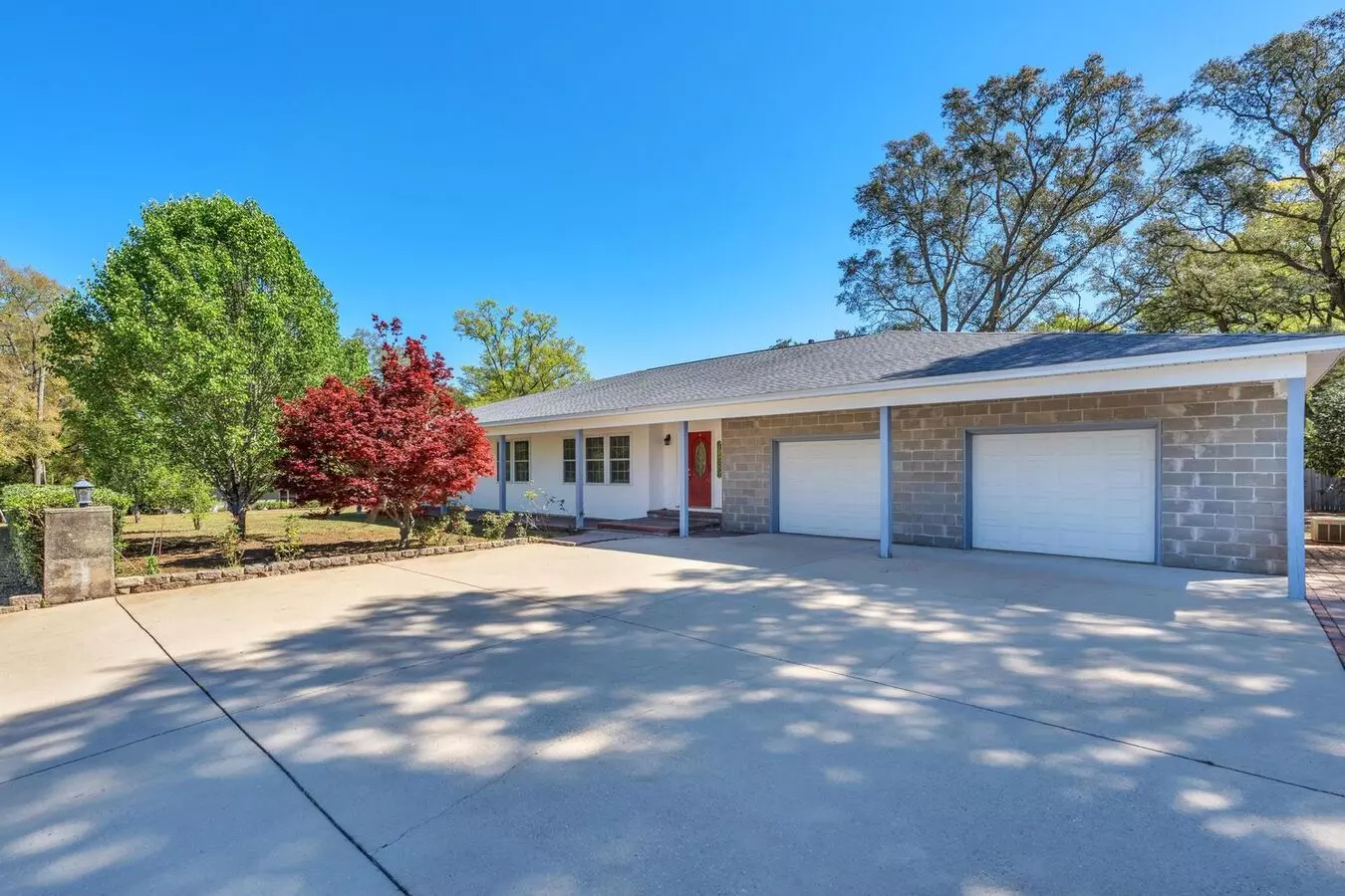 Charming Home With Large Garage & Attached Workshop!! House for rent in Niceville, FL