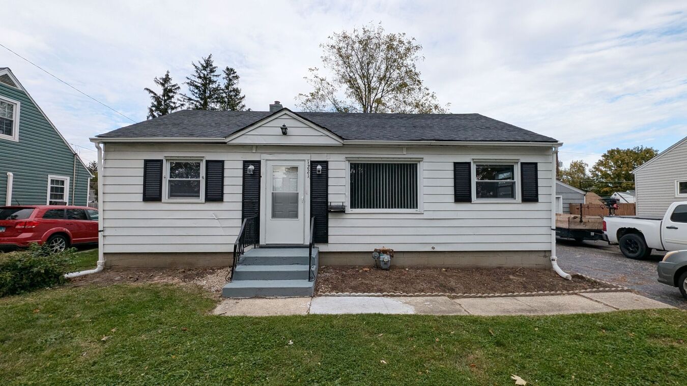3 Bd 15 Ba Ranch Home With Screened Back Porch... Apartments Joliet, IL