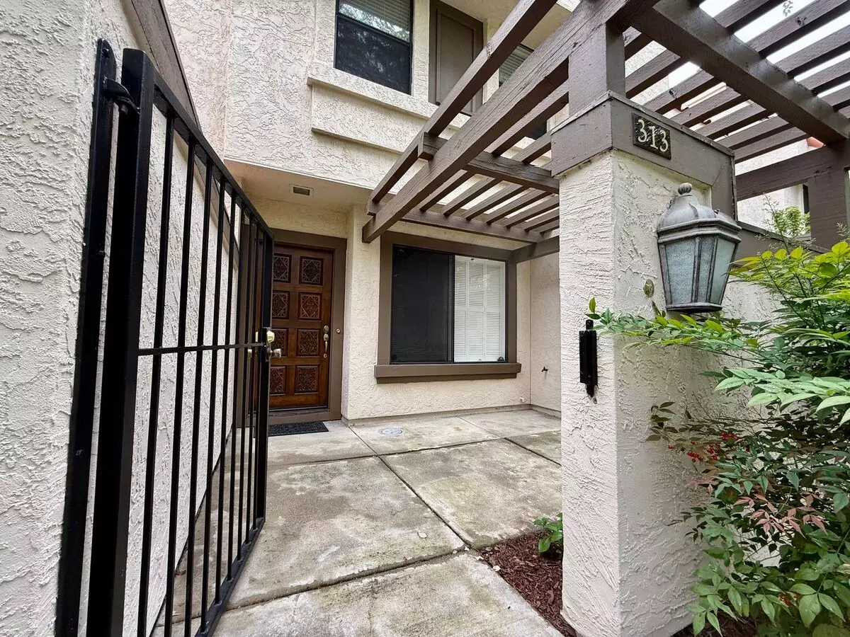3 Bedroom 2.5 Bathroom Townhouse Near Downtown Walnut Creek - Water & Garbage Included - Good Schools! House for rent in Walnut Creek, CA