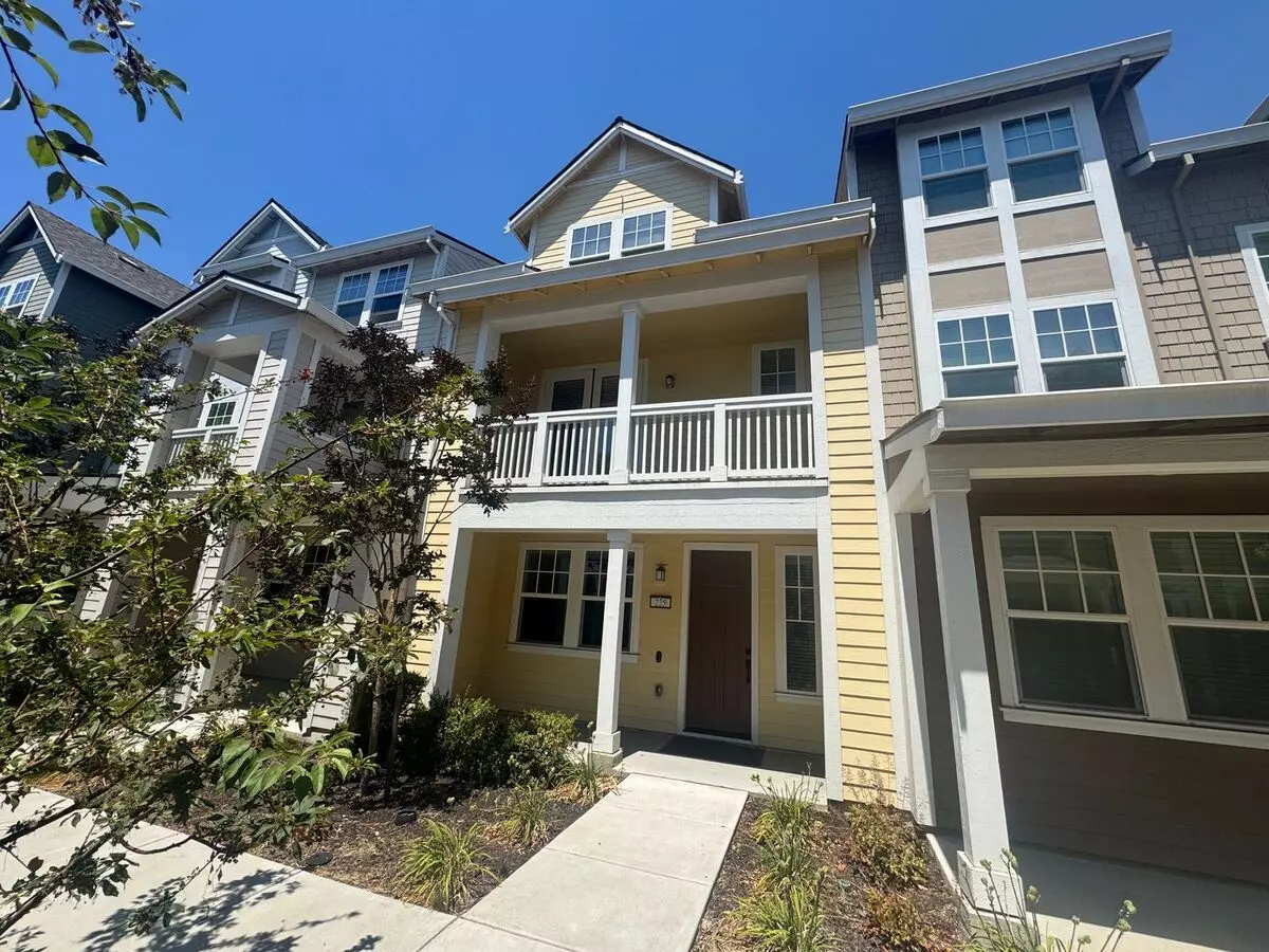 Beautiful 3 Bed 2.5 Bath Townhouse In Mountain View. This Is A Must See. House for rent in Mountain View, CA