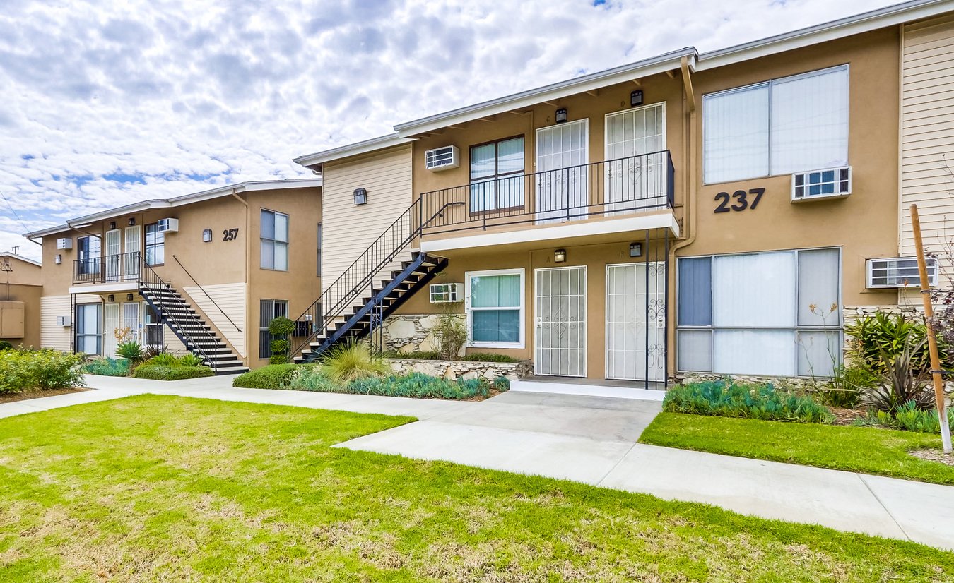 Le Mar Apartments 257 South Gilbert St Fullerton, CA