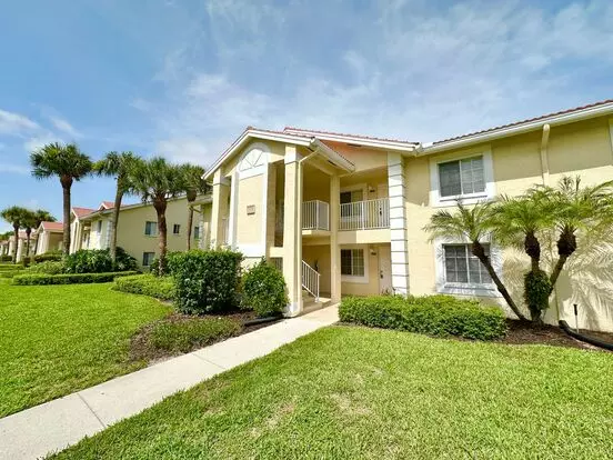 ** Villages At Emerald Lakes ** 2 Bed / 2 Bath Condo - First Floor - Great Location! - Annual Rental Apartment for rent in Naples, FL