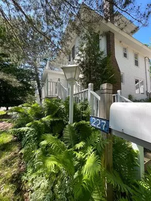 Available August 1st - Beautiful Single Famliy Home - With Solar Panles Apartment for rent in Duluth, MN