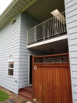 Warner Street, 105 Apartment for rent in Sedrowoolley, WA