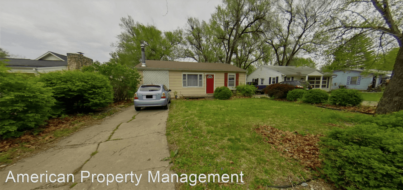 3D Tour Available - Fenced-in Yard + Washer &amp; Dryer Included + Hardwood Floors! Available October 15th! House for rent in Manhattan, KS