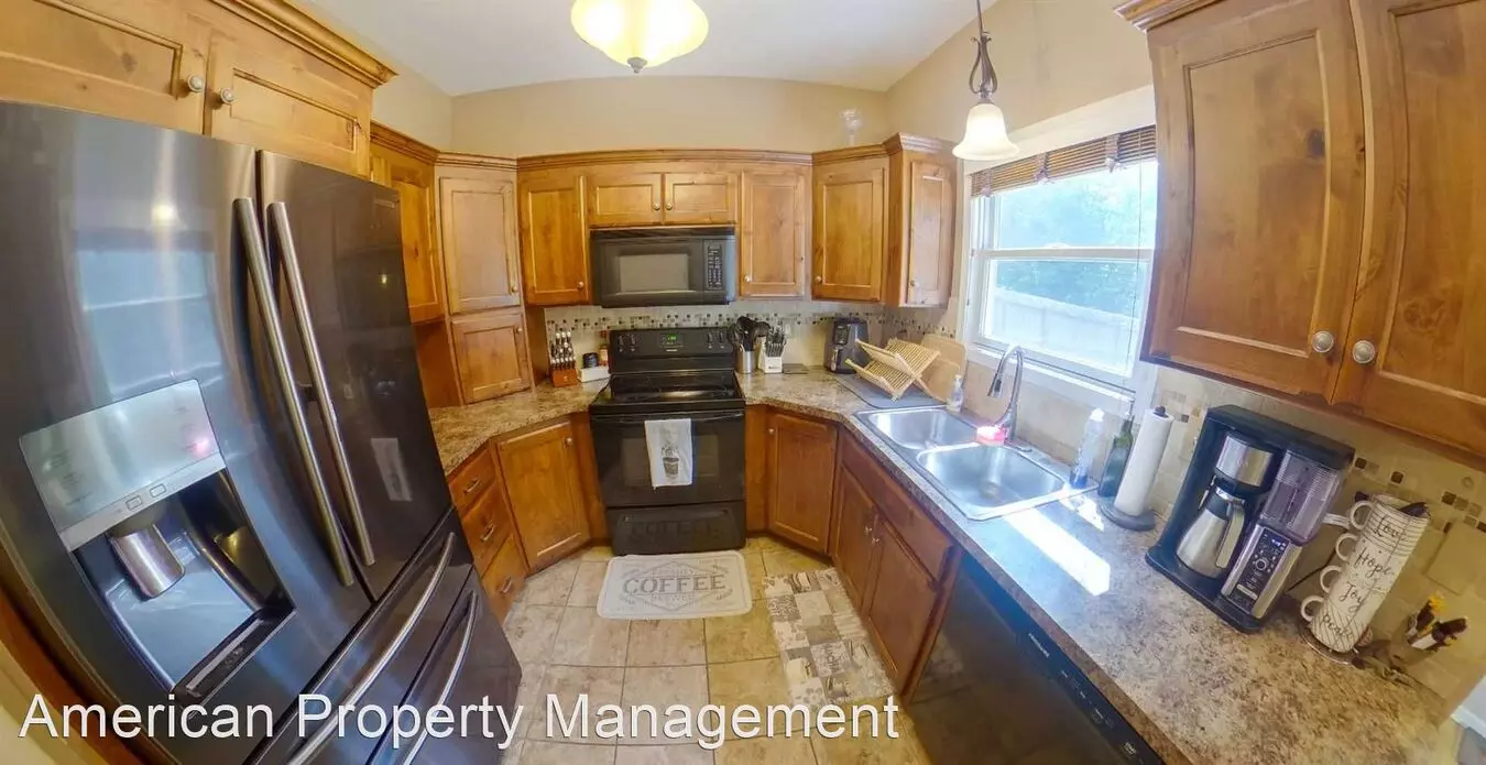 602 Highland Ridge Dr House for rent in Manhattan, KS