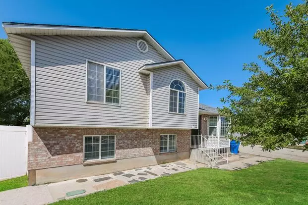 4 Bed/ 3 Bathroom House In West Jordan Apartment for rent in West Jordan, UT 4 Bed/ 3 Bathroom House In West Jordan Apartment for rent in West Jordan, UT