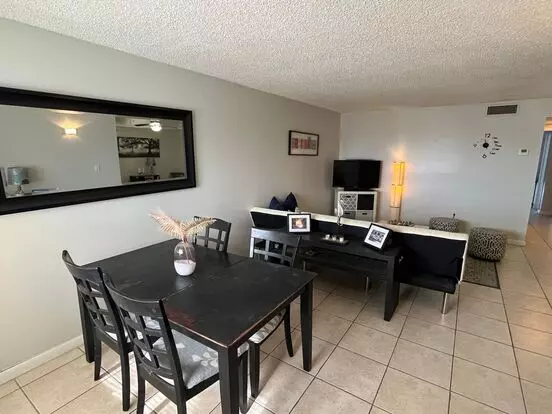 Spacious 1 Bedroom/1,5 Bathroom Furnished Apartment Near The Beach, Shops And Restaurants Apartment for rent in Miami Beach, FL