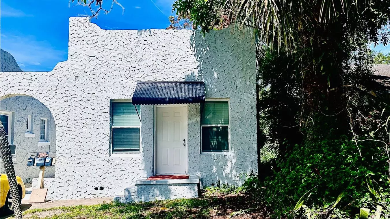 Charming 2br House In Bradenton. Walking Distance To Downtown, Close To Supermarket, Restaurants, 8 Miles To Manatee Beach. Fully Renovated In 2023. House for rent in Bradenton, FL