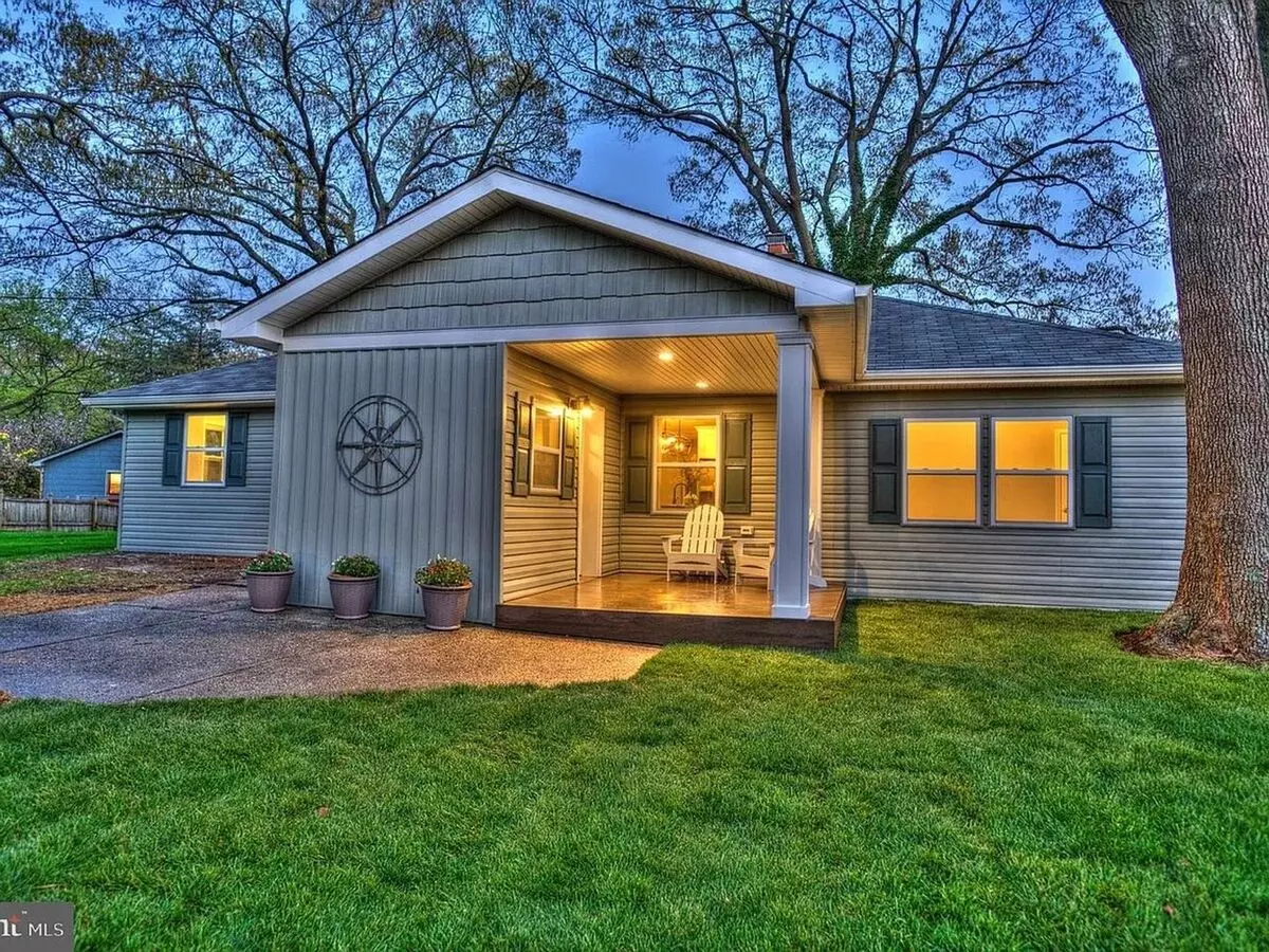Cozy Renovated Rancher With Finished Basement & Half-acre Lot In Sillery Bay House for rent in Pasadena, MD