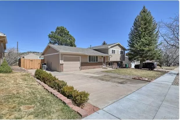 Charming 3br Or 4 Br Split House In Colorado Springs Apartment for rent in Colorado Springs, CO Charming 3br Or 4 Br Split House In Colorado Springs Apartment for rent in Colorado Springs, CO