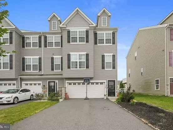 Spacious 3br 3.5 Bath Townhome (pet Friendly), Finished Basement With Full Bathroom, Spacious Kitchen, Stone Fireplace And 2 Decks Apartment for rent in Middletown, DE Spacious 3br 3.5 Bath Townhome (pet Friendly), Finished Basement With Full Bathroom, Spacious Kitchen, Stone Fireplace And 2 Decks Apartment for rent in Middletown, DE