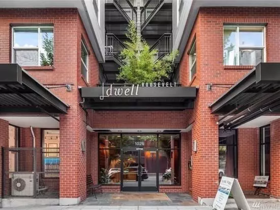 Light And Bright Top Floor 1bd 1Bath Condo! Apartment for rent in Seattle, WA