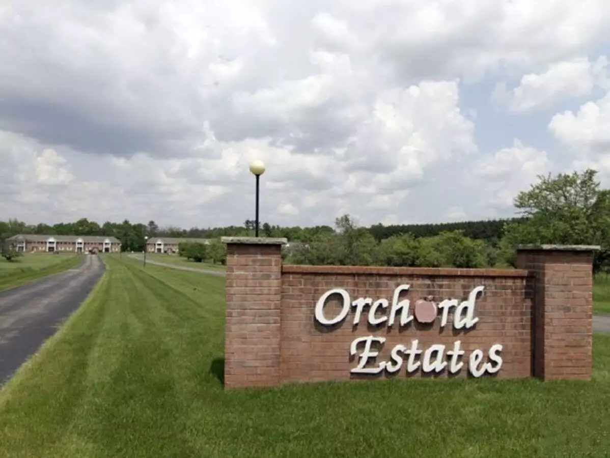 1553 Apple Tree Ln Apartment for rent in Waupaca, WI