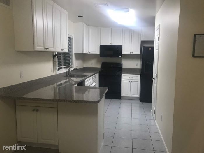 3 Bed, 35 Bath Townhous W/D Storage... Apartments