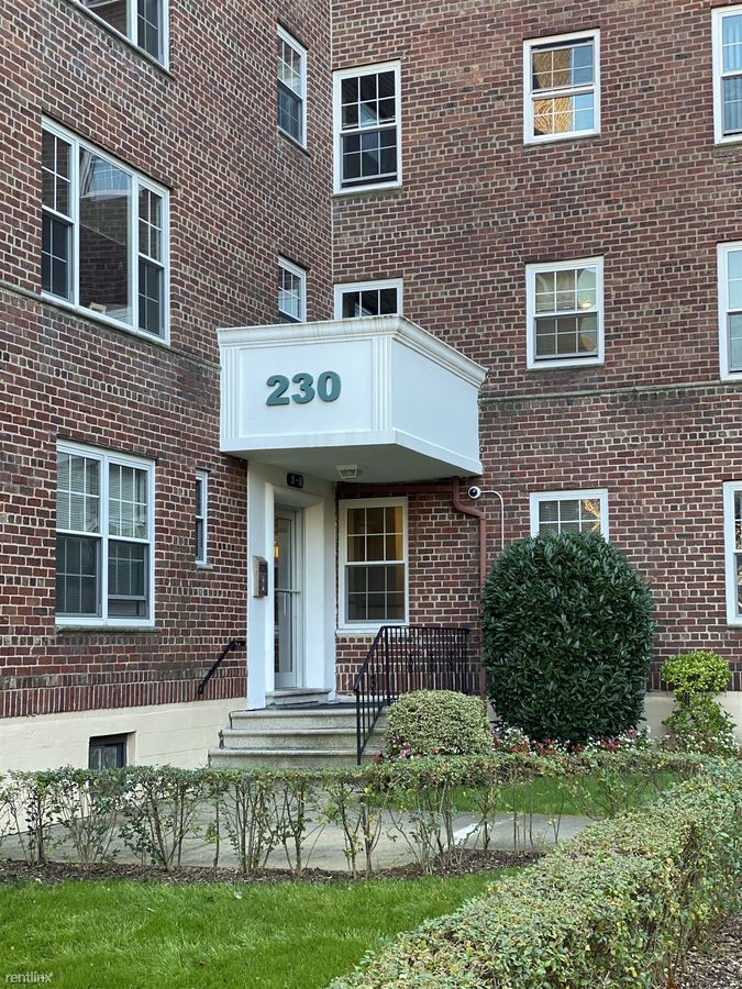 Spacious 1 Br Corner Apt on 3rd Floor of Well... Apartments New