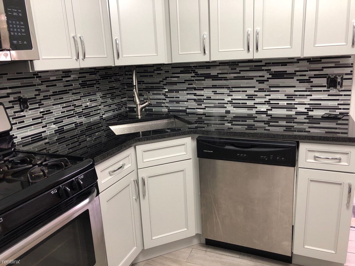 Renovated 2 Bedroom Apt 2nd Floor 2 Family Home Driveway Parking Deck Quiet Neighborhood Yonkers Apartments Yonkers Ny