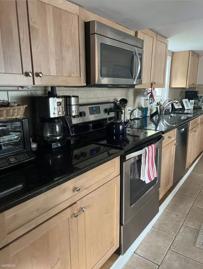 2 Bedroom, 2 Bathroom Side/Side Duplex - Parking - Deck - W/D in Unit - Located In Rye Apartment for rent in Rye, NY