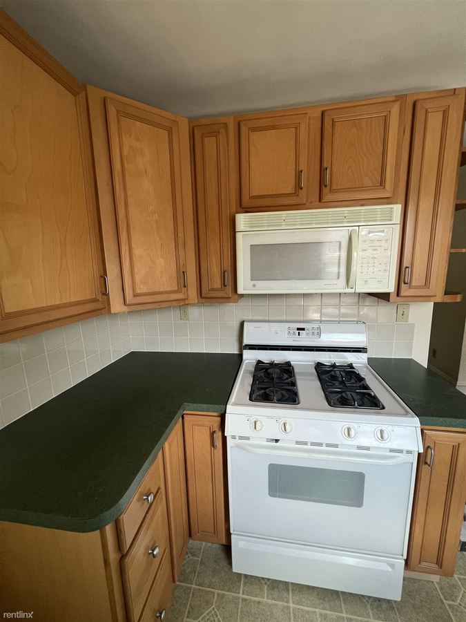 Spacious 25 Bedroom on 2nd Floor of Side/Side... Apartments Valhalla, NY
