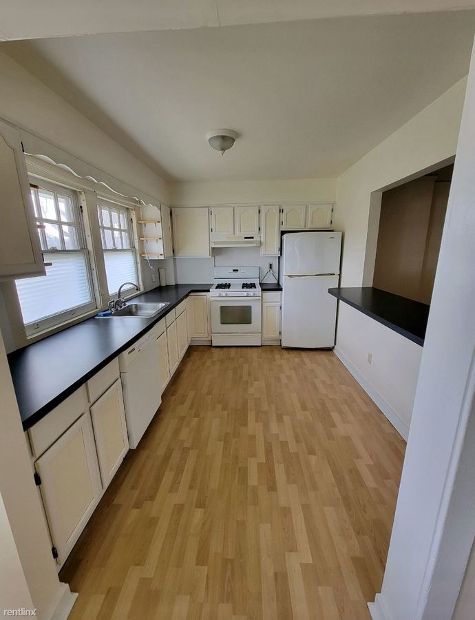 Updated 2 Bedroom Side/Side Duplex Located In... Apartments