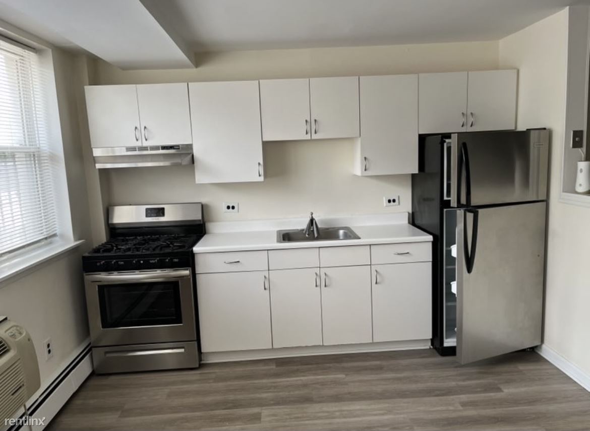 Nice Size Studio on 1st Floor of COOP Building... Apartments Pelham, NY