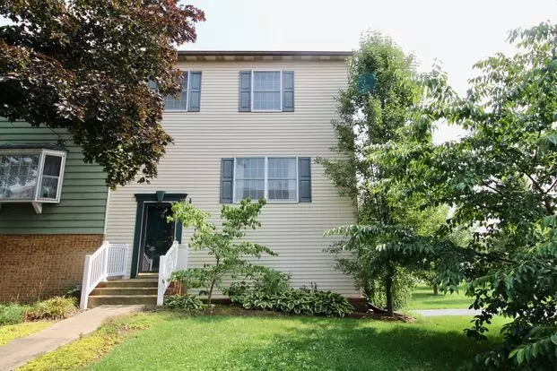2 Bedroom Townhome With A Backyard Oasis For Rent! - 907 Meadowlark Dr. Apartment for rent in Harrisonburg, VA