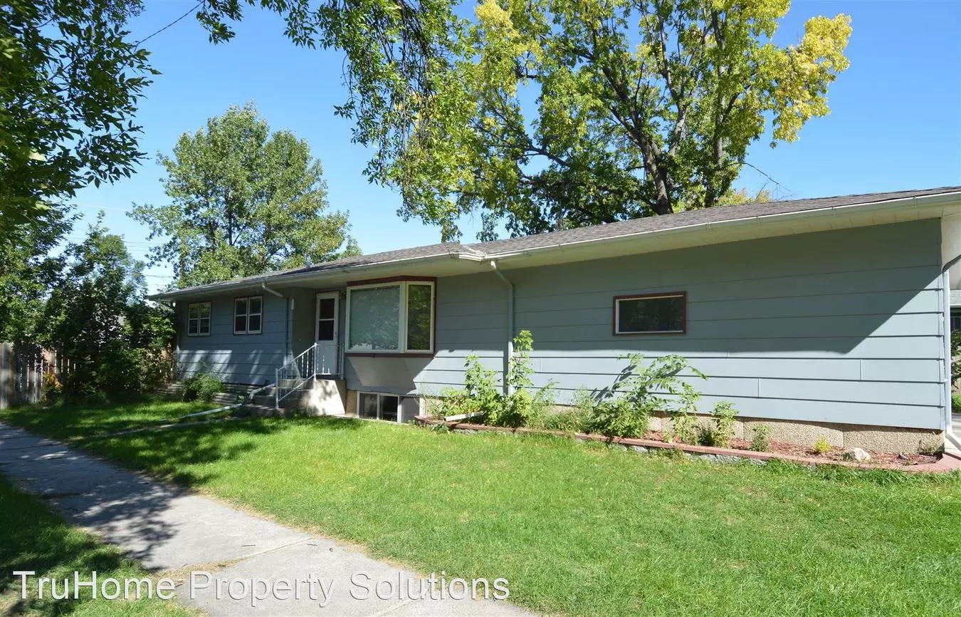 1724 6th Ave N Apartment for rent in Grand Forks, ND