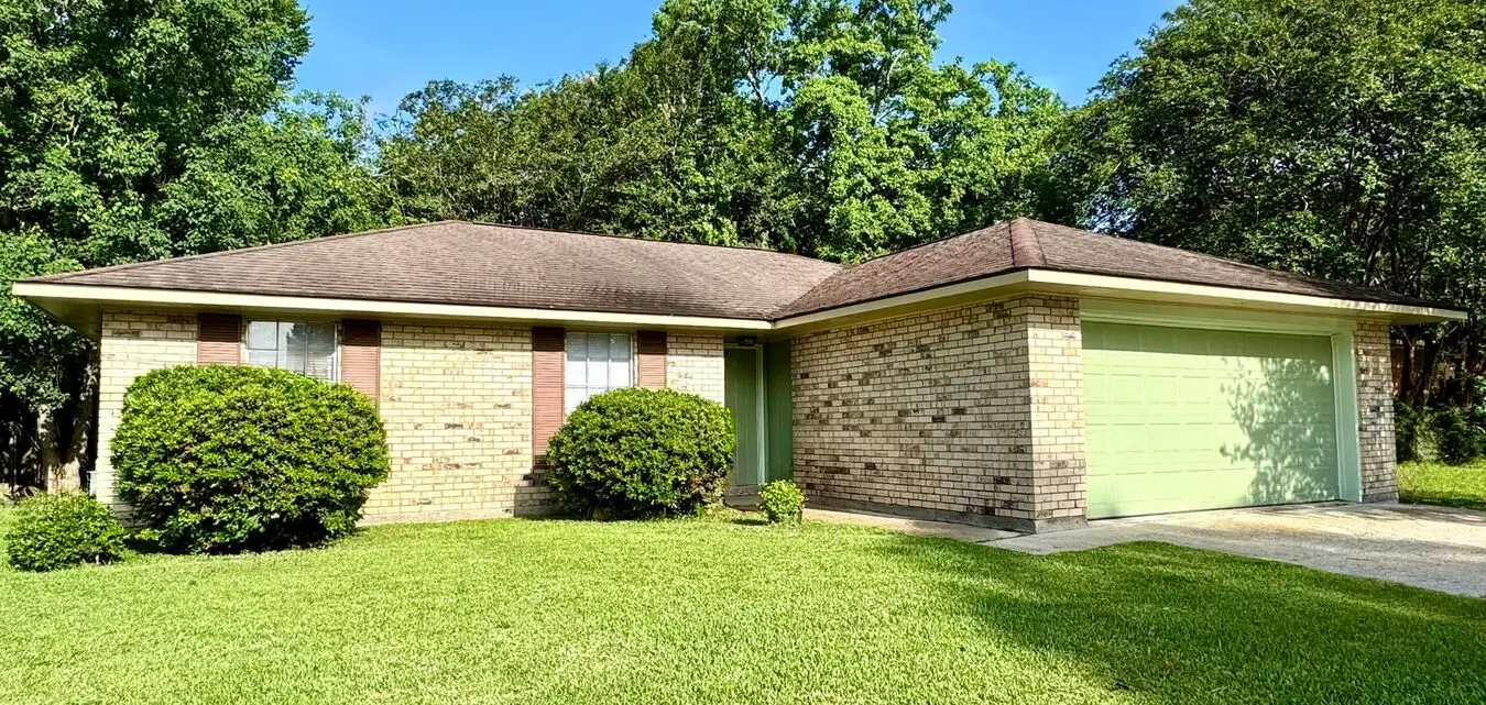 Cute 3br/2ba Home With Garage & Fenced Yard In Millerville House for rent in Baton Rouge, LA