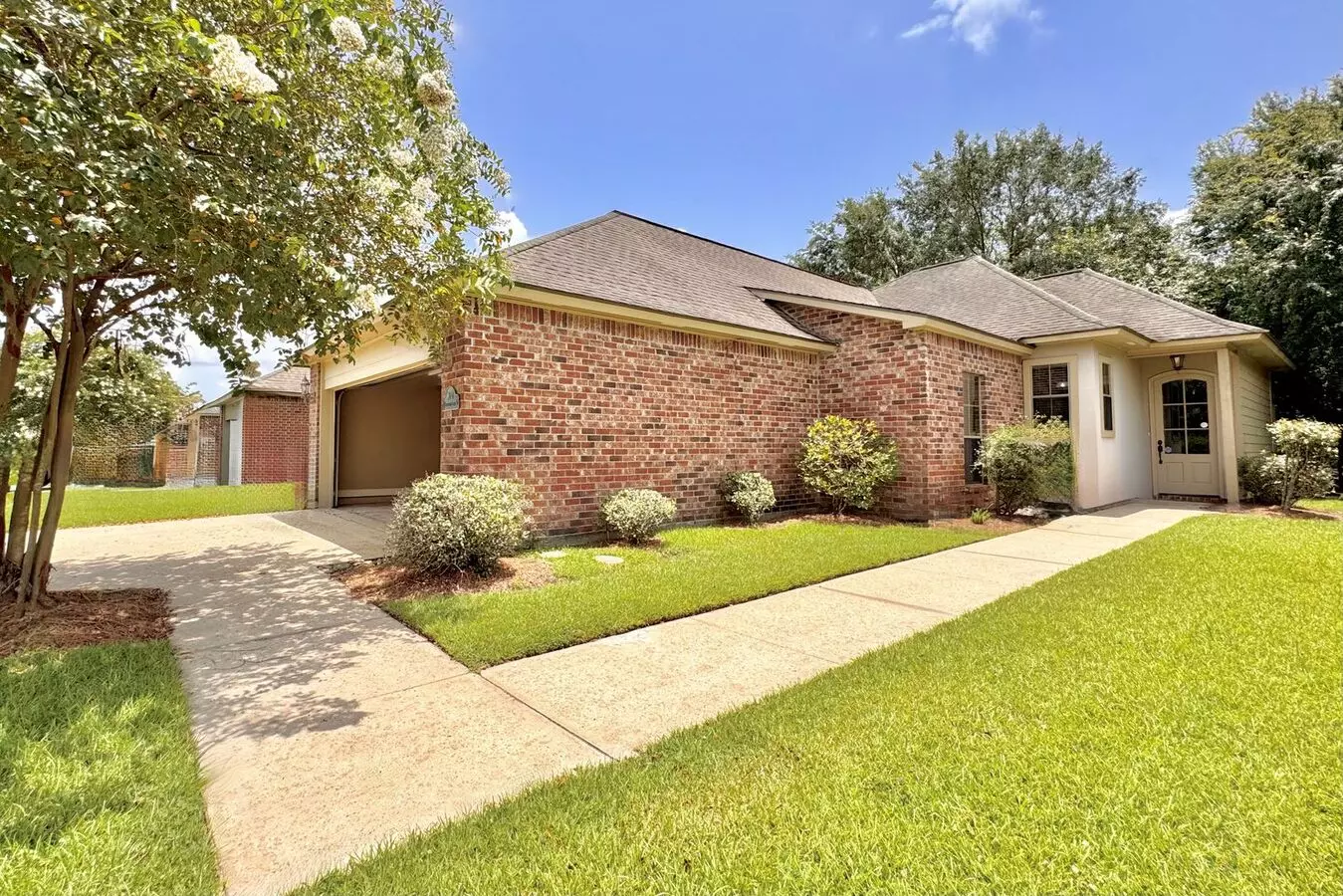 3br/2ba Home On Nicholson Lake Dr – Modern Comfort In A Prime Location! House for rent in Baton Rouge, LA