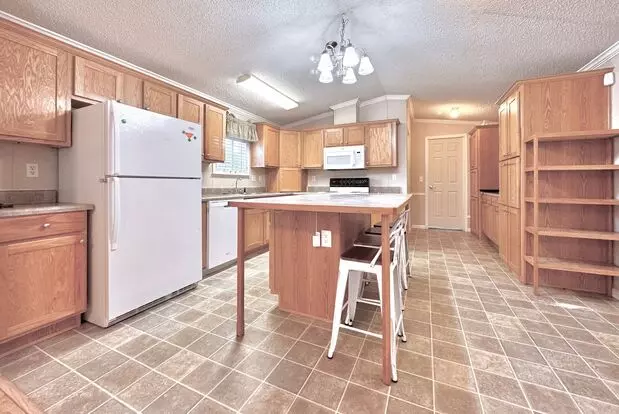 Spacious 3 Bed, 2 Bath Mobile Home In Gonzales – Top School District! Apartment for rent in Gonzales, LA