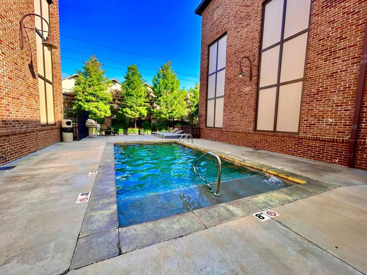 2 Bedroom Condo In A Very Desirable Gated Community Near Lsu! House for rent in Baton Rouge, LA