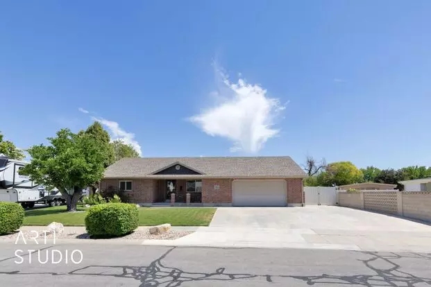 **stunning 4-bedroom Home With Modern Amenities In A Friendly Community!** Apartment for rent in Taylorsville, UT