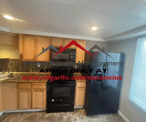 Spacious 3 Bed / 1.5 Bath Town-home In Merrillville! Apartment for rent in Merrillville, IN