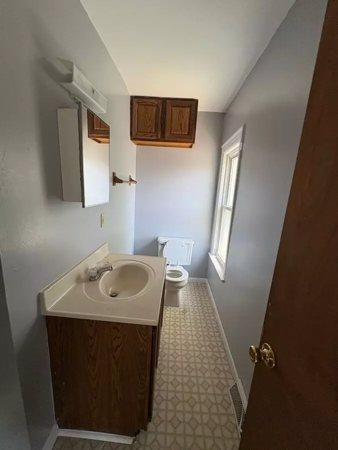 2 of 3 413 W. Forest (Bishop Pickering LLC) Apartment for rent in Ypsilanti, MI