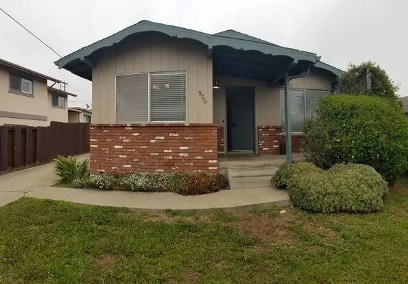 Classic Mb Beach Home- 2 Bed 1 Bath Home With A View Of The Water And The Rock! Apartment for rent in Morro Bay, CA