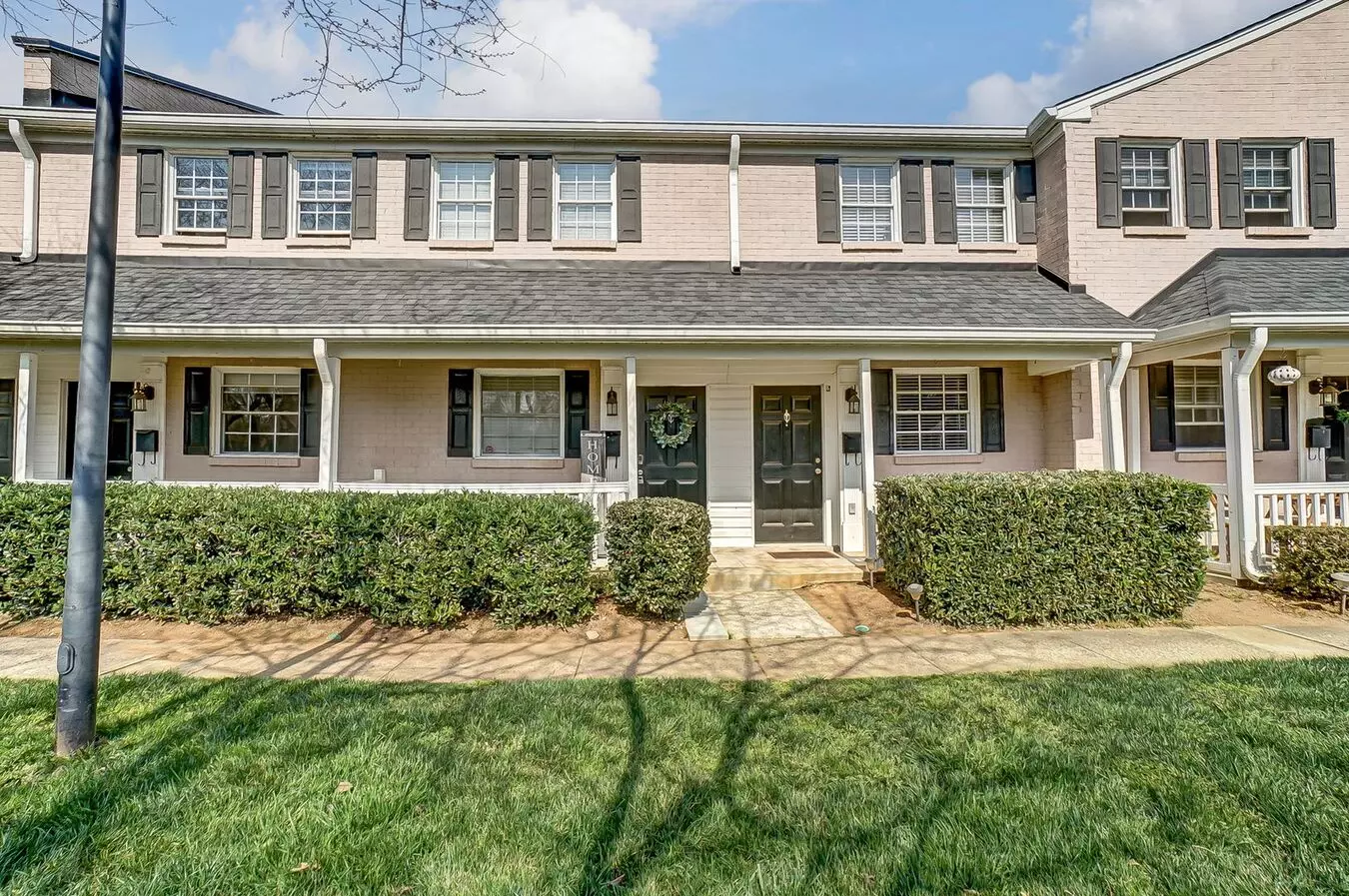 Charming Townhome In Sought-after Williamsburg On Commonwealth House for rent in Charlotte, NC