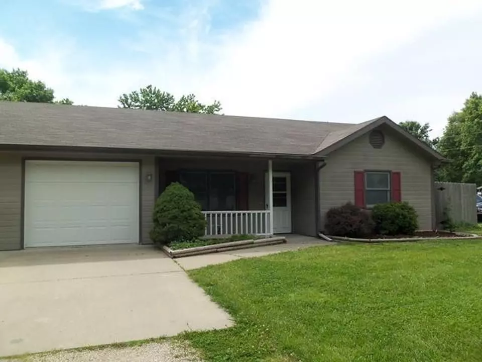Tall Ceilings! Great Location! House for rent in Manhattan, KS