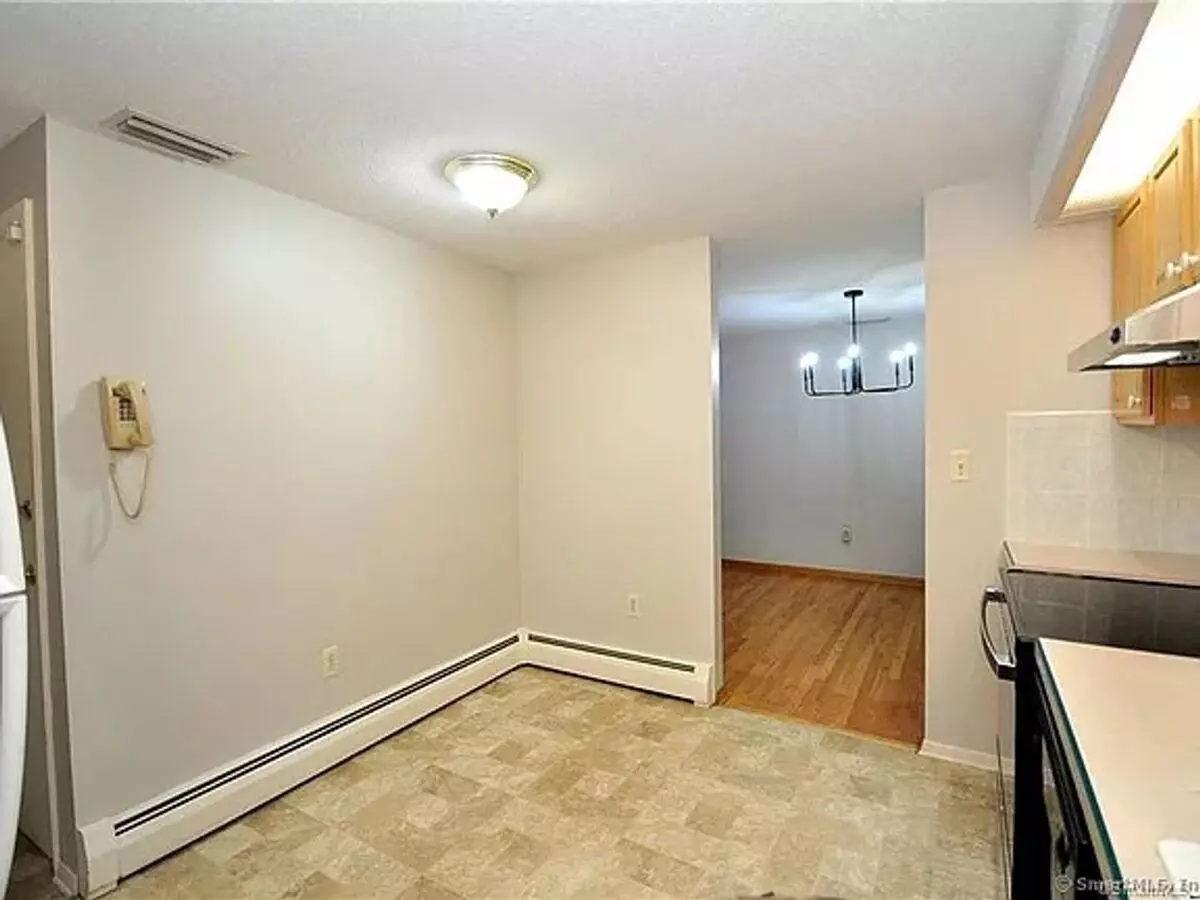 109 Quarry Brook Dr House for rent in South Windsor, CT