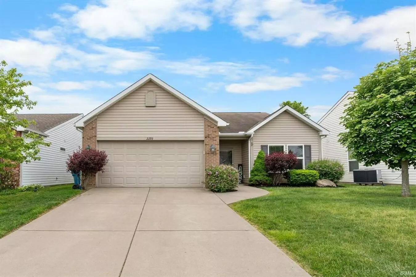 3br + Den + Biggest Fenced Yard In Neighborhood. Lawn Mowing Included! House for rent in West Lafayette, IN