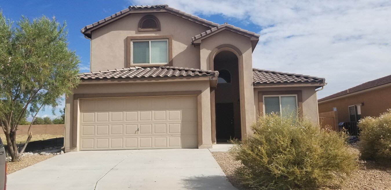 Stunning 2 Story Home In Huning Ranch New Carpet... Apartments Los